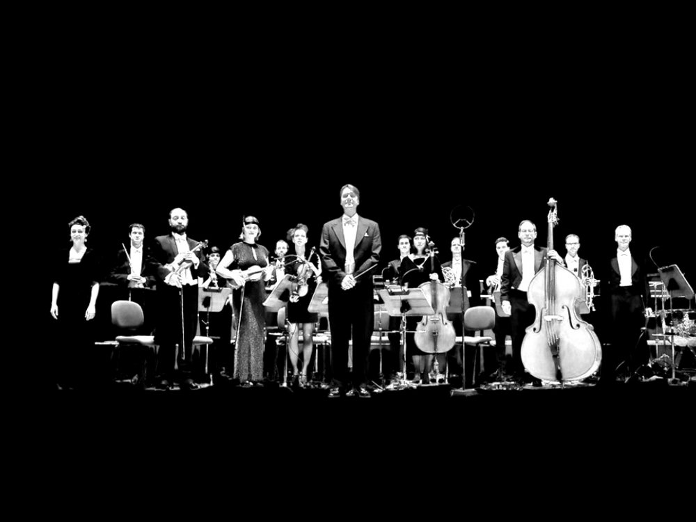 Black and white picture of the Metropolis Orchestra Berlin
